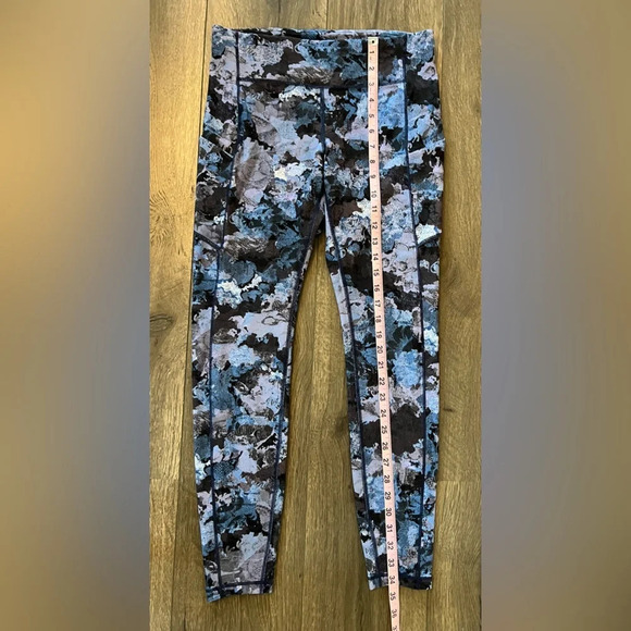 Lululemon Speed Up Tight in Screen Camo Multi blue/black Size 8 - Picture 5 of 9